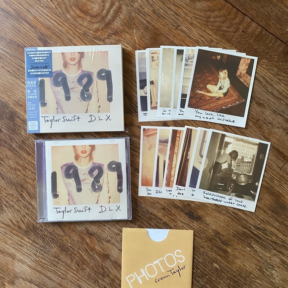 Taylor Swift 1989 Deluxe CD with Polaroids! - Picture 1 of 6